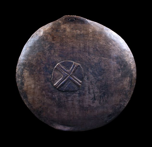 Ancien plat en bois / Old wooden plate